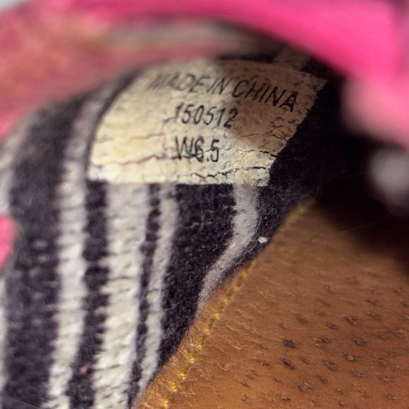 TOMS | Pink Corduroy Classic Slip-On Shoes | W6.5 - Picture 9 of 11